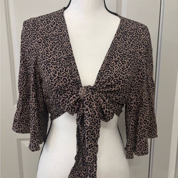 American Eagle cheetah print tie front cropped blouse size M - Picture 3 of 10